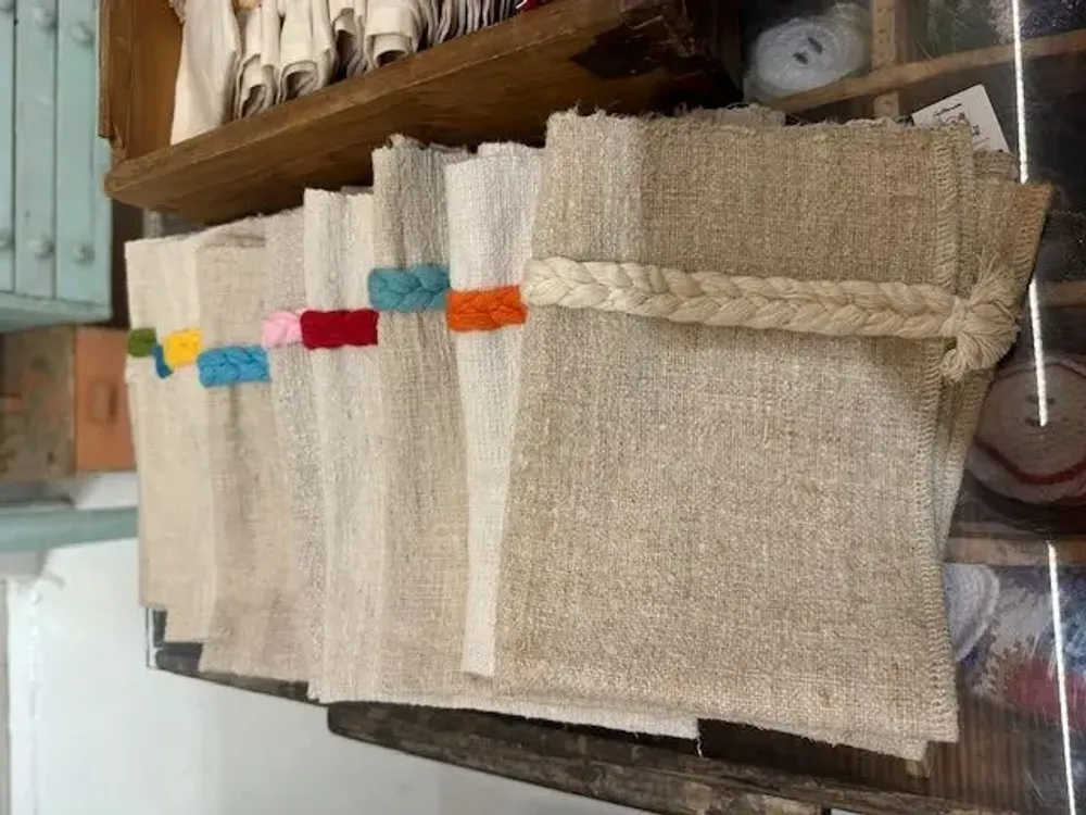 Tableaux - Placemat en lin brut avec décoration au crochet - LE BOTTEGHE SU GOLOGONE