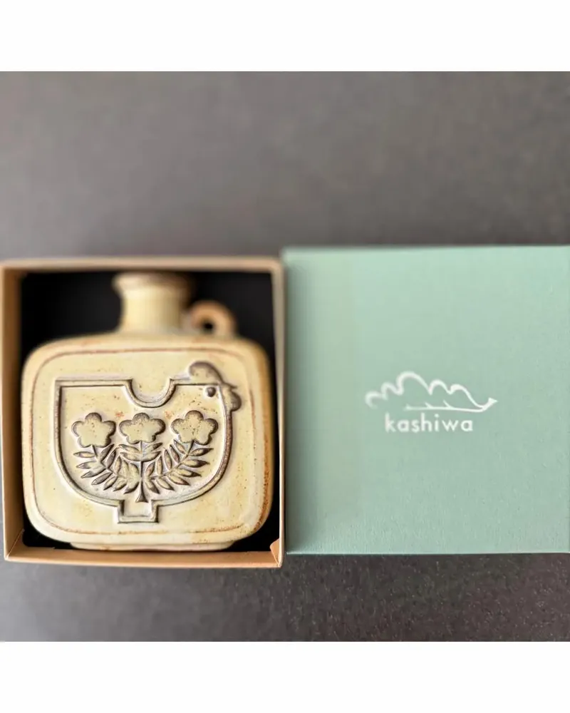 Vases - Vase with a grip type: square/round - カシワクラフト