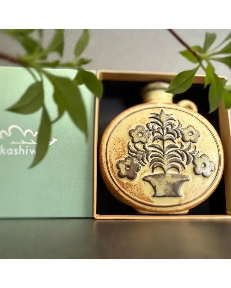 Vases - Vase with a grip type: square/round - カシワクラフト