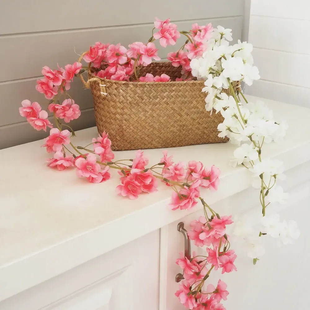 Floral decoration - Artificial apple blossom garland – 135 flowers – White and pink - LIGNE DÉCO