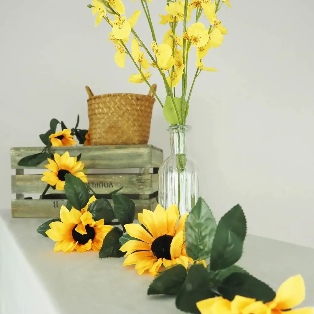 Décorations florales - Guirlande artificielle de tournesols – 7 fleurs – Jaune - LIGNE DÉCO