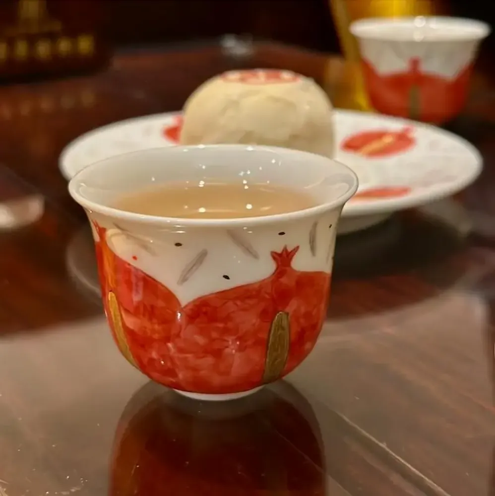 Tasses et mugs - Tasse des fêtes à la grenade - Rouge festif - GLAZARA