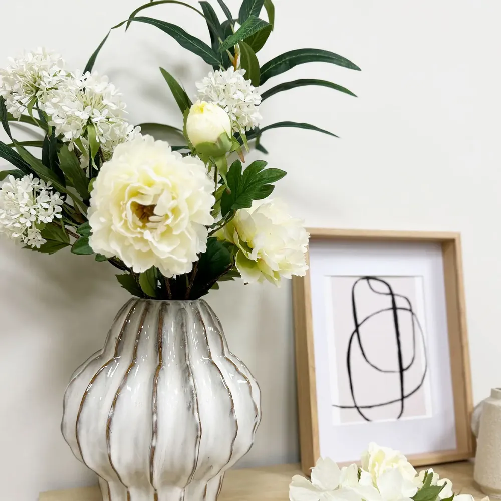 Décorations florales - Tige de pivoines artificielles – 2 fleurs et 1 bourgeon – Blanc - LIGNE DÉCO