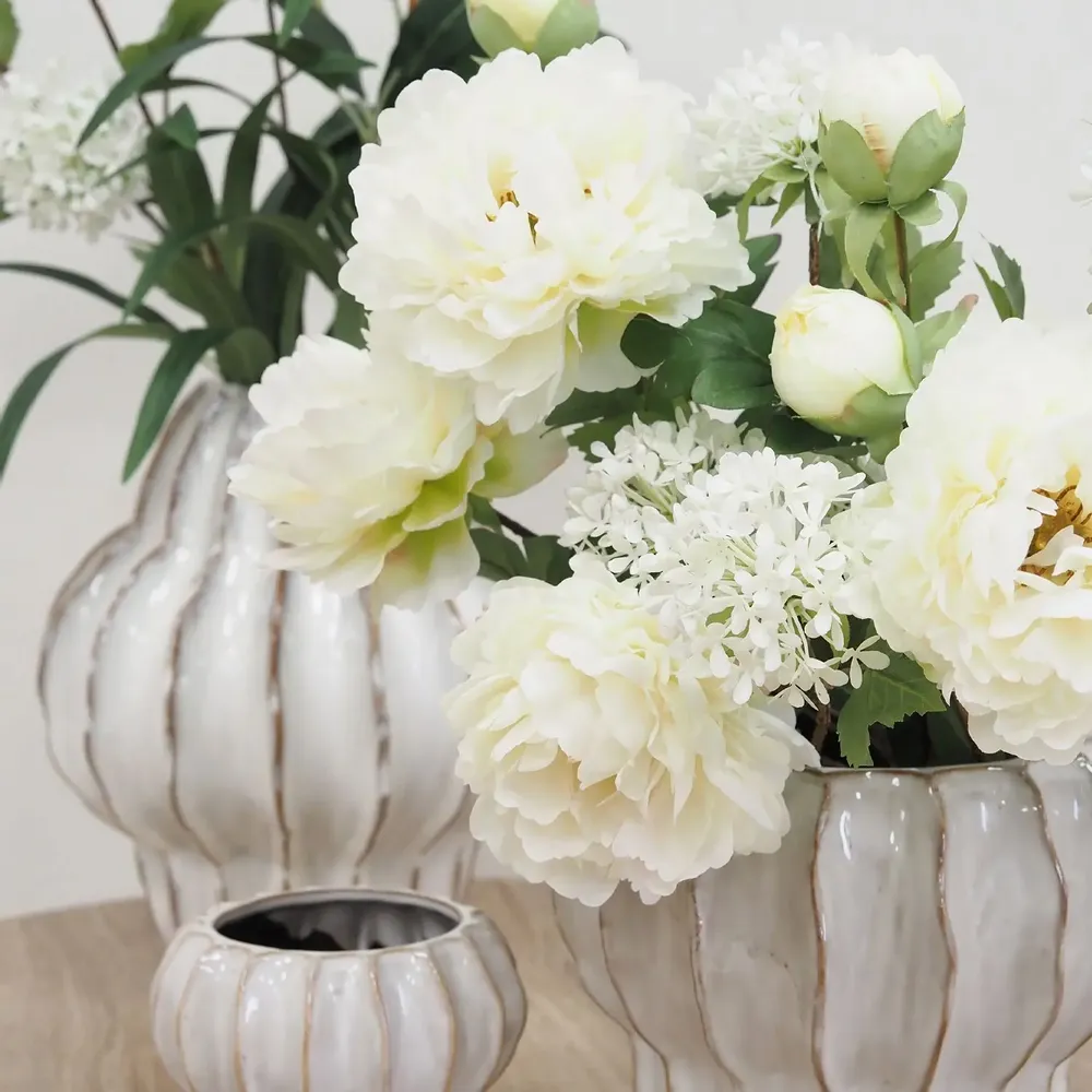 Décorations florales - Tige de pivoines artificielles – 2 fleurs et 1 bourgeon – Blanc - LIGNE DÉCO