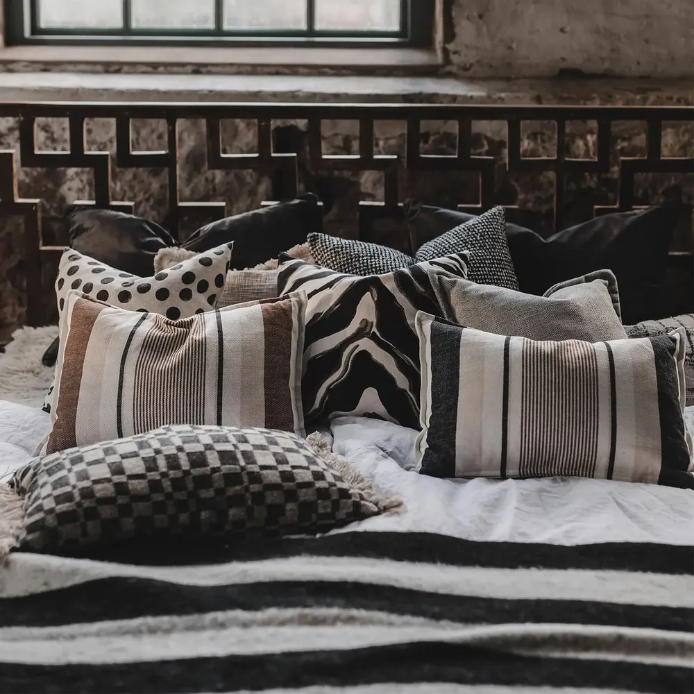 Comforters and pillows - Stripe Jaquard Cushion Cover - JAKOBSDALS