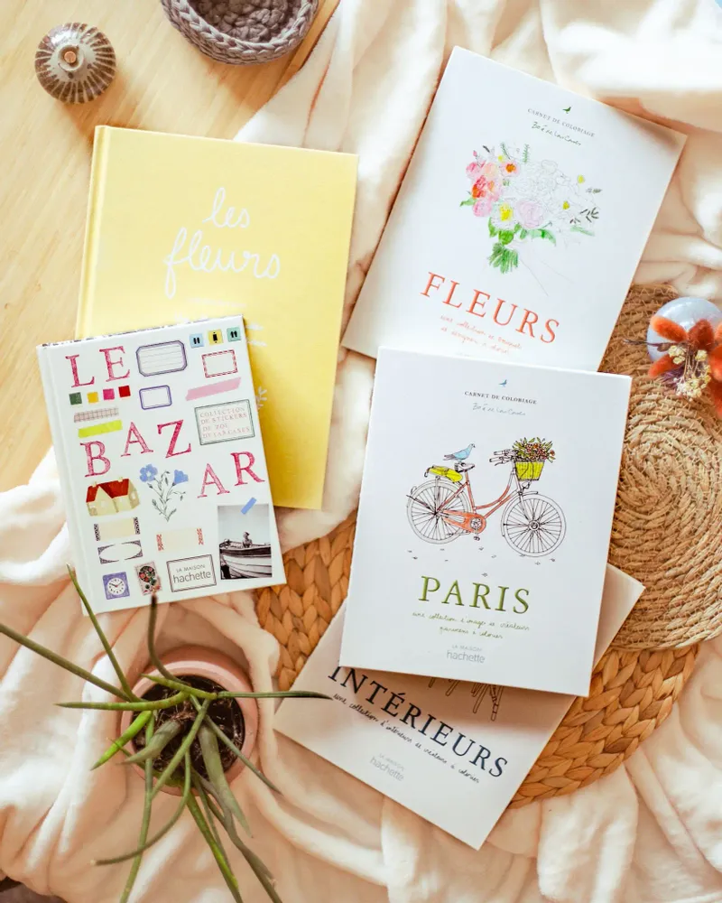 Papeterie bureau - le Bazar livre de stickers - HACHETTE LIVRE