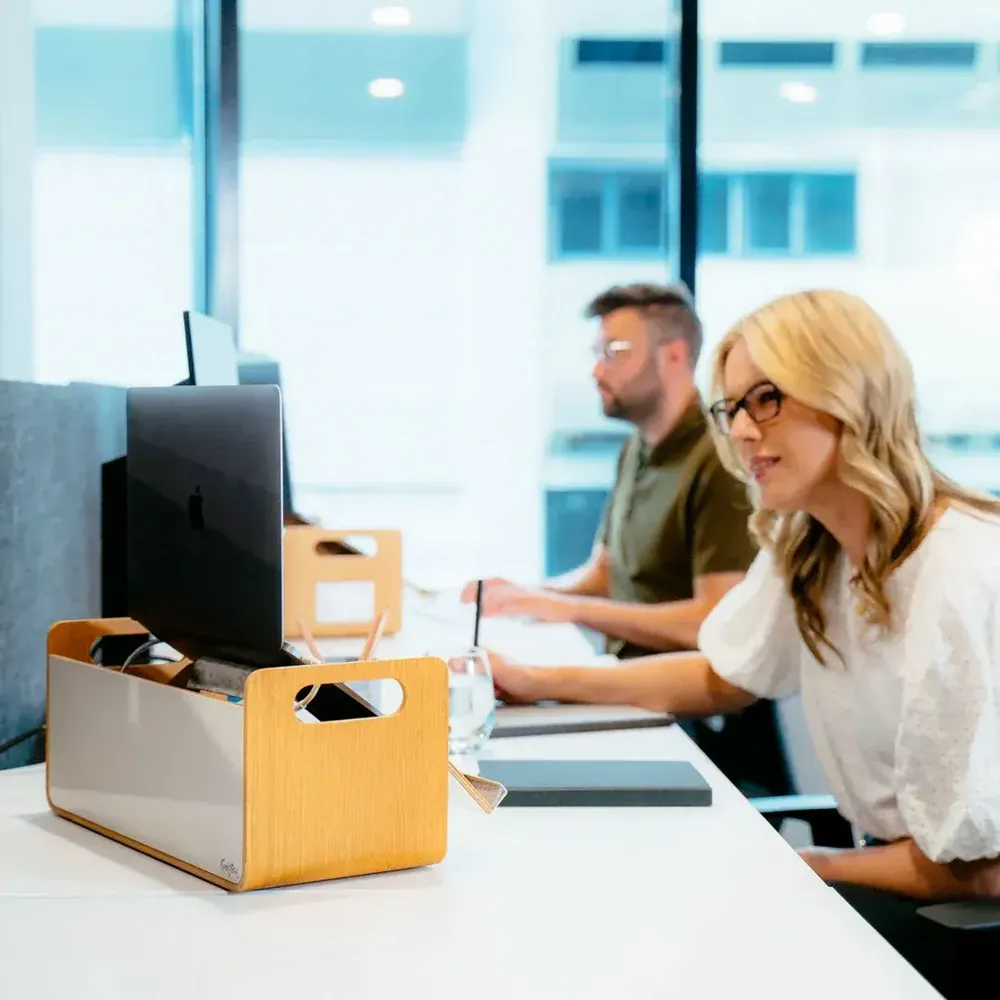 Range-tout - Organiseur de bureau et support pour ordinateur portable Gustav Origin - GUSTAV