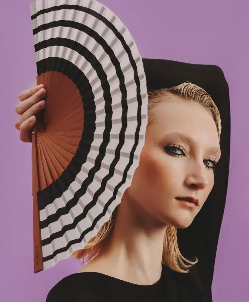 Other smart objects - Hand Fan SERENITY - 23cm - Black and White - A FAN OF