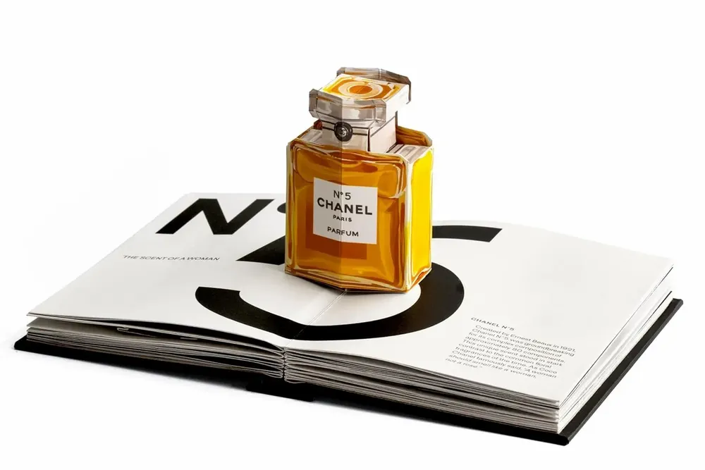 Objets de décoration - Fashion Unfolded - Pop-Up Chanel - NEW MAGS