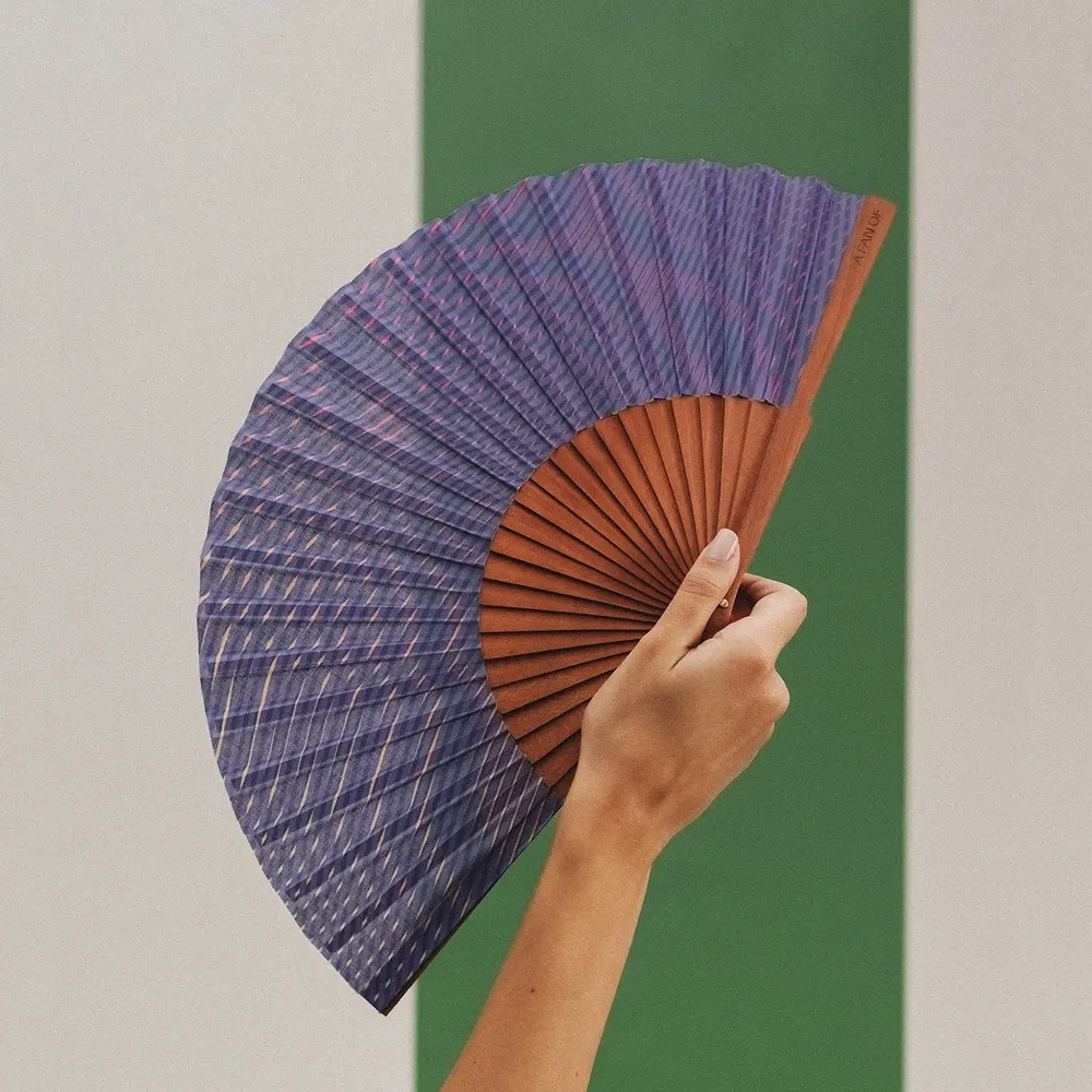 Prêt-à-porter - Éventail à main DANCING WAVES, 23 cm, bleu - A FAN OF