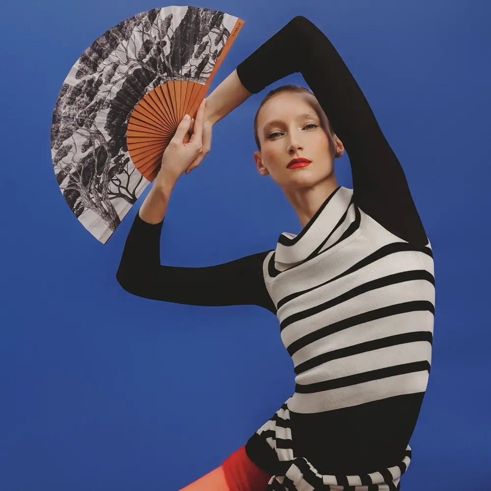 Apparel - Hand Fan CHARCOAL FOREST - 27cm - White and Black - A FAN OF