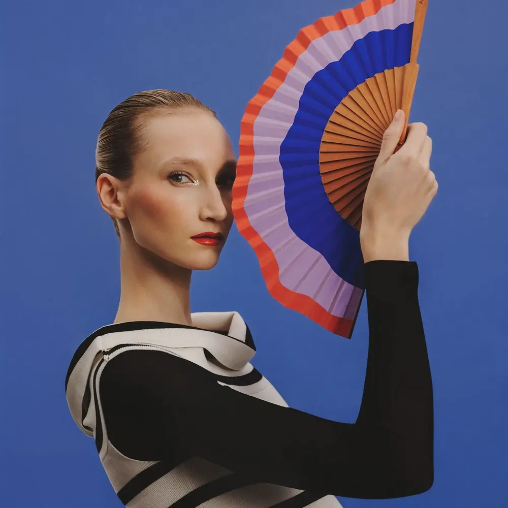 Design objects - Hand Fan FLUID SHAPES  - 23cm - Orange, blue and purple - A FAN OF