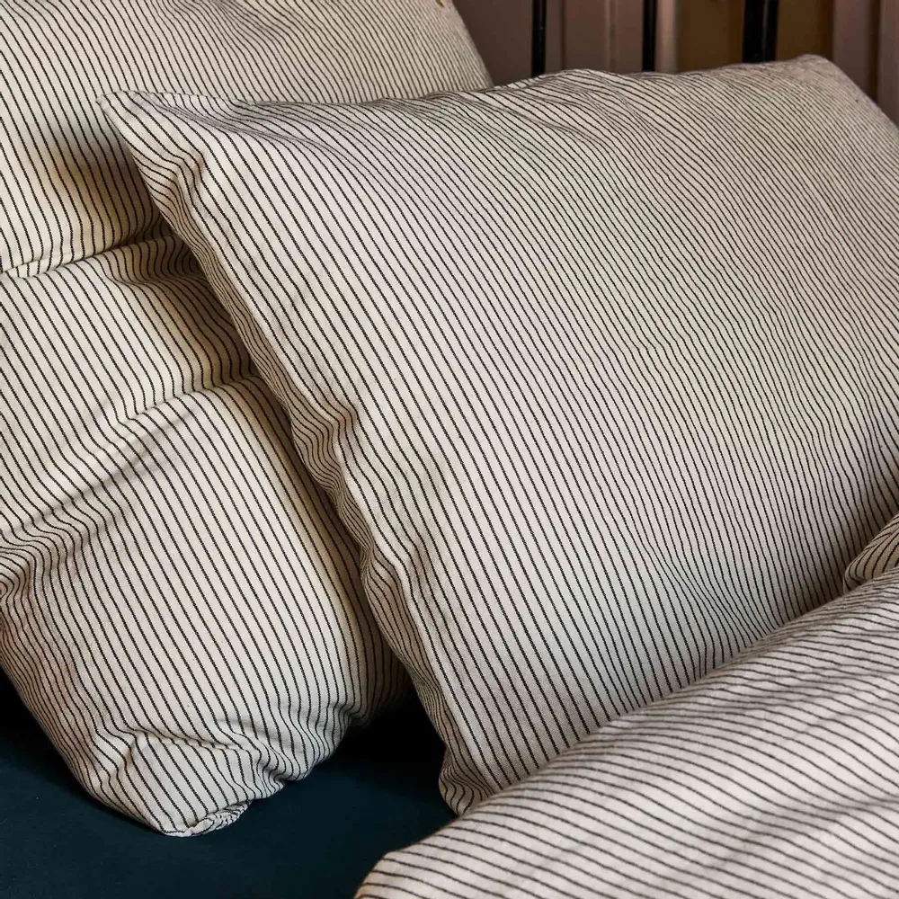 Linge de lit - Taie d'oreiller Léonie Caviar 65 x 65 - LA CERISE SUR LE GATEAU