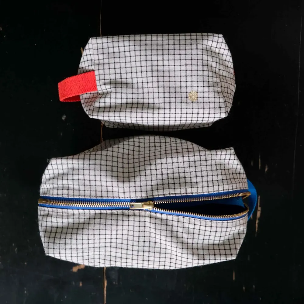 Pochettes - Trousse cube Stylo Bleu L 14 x 22 x 11 - LA CERISE SUR LE GATEAU