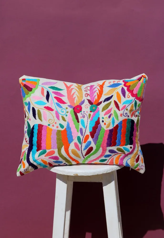 Coussins textile - Coussins Otomís brodés à la main - Tenangos - P.I. PROJECT