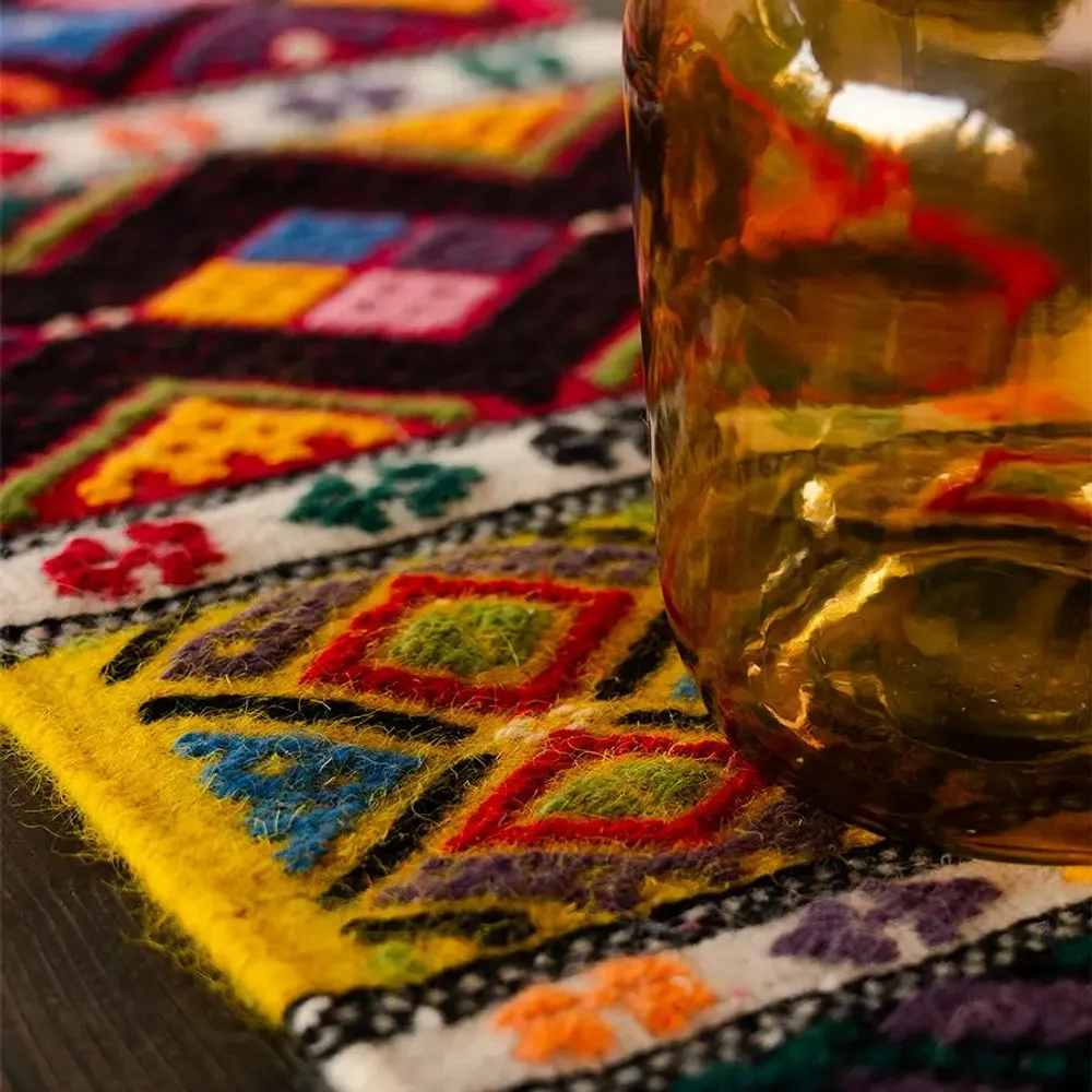 Other caperts - decorative table runner - UN'AGGESE COSMOPOLITA