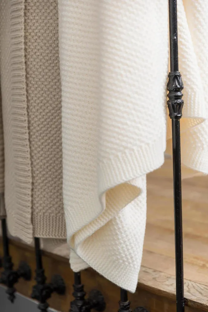 Plaids - Plaid tricot recyclé Danilo Ivoire 130 x 160 - MAISON VIVARAISE - SDE VIVARAISE WINKLER