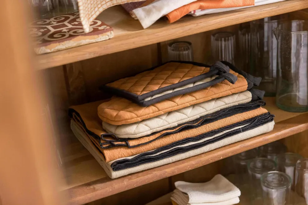 Potholders - Set of Recycled Oven Mitt/Pot Holder Grace Caramel 15 X 32 - MAISON VIVARAISE - SDE VIVARAISE WINKLER