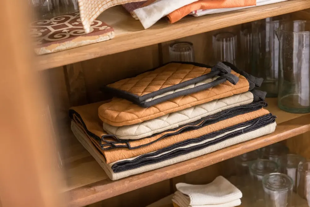 Potholders - Set of Recycled Oven Mitt/Pot Holder Grace Camel 15 X 32 - MAISON VIVARAISE - SDE VIVARAISE WINKLER