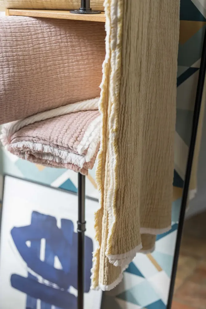 Throw blankets - Emilio Throw Blanket Mirabelle 130 X 200 - MAISON VIVARAISE - SDE VIVARAISE WINKLER