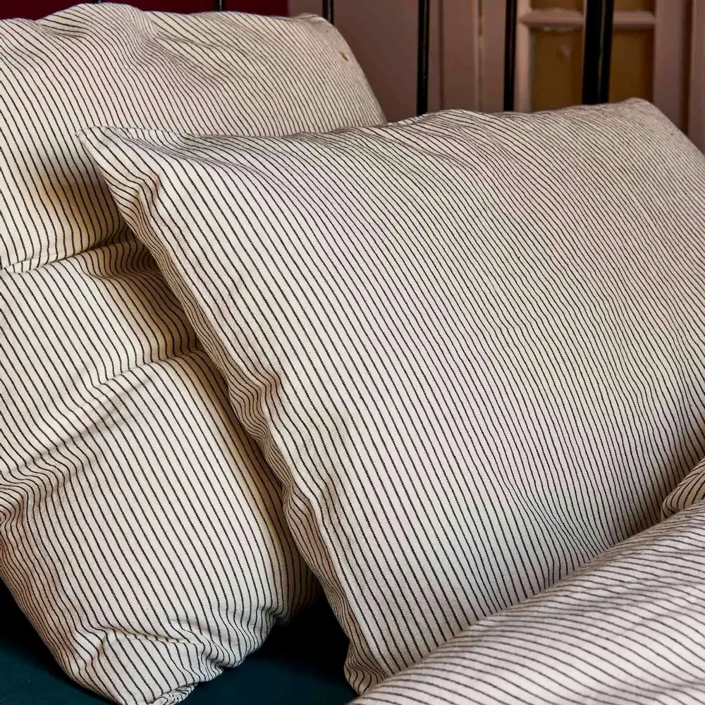 Linge de lit - Taie d'oreiller Léonie Caviar 70 x 50 - LA CERISE SUR LE GATEAU