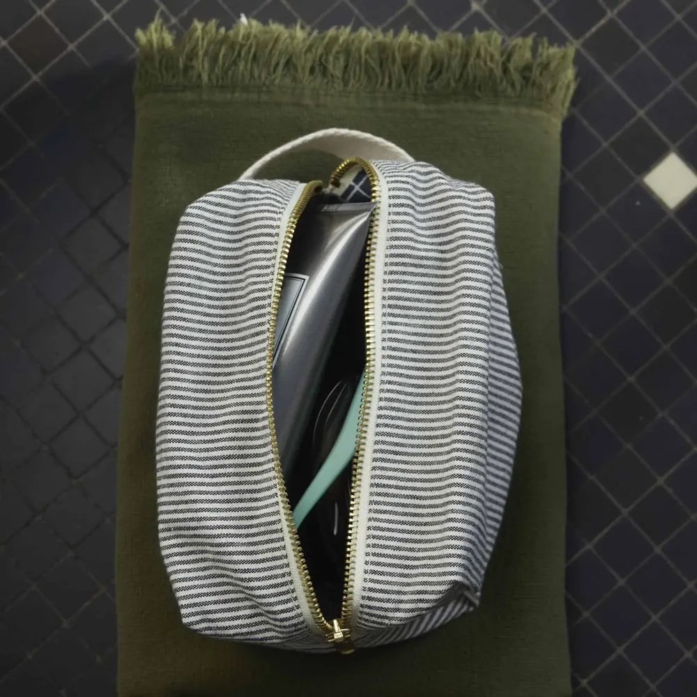 Clutches - Cube pouch Finette Finette Caviar L 22 X 14 X 10,5 - LA CERISE SUR LE GATEAU