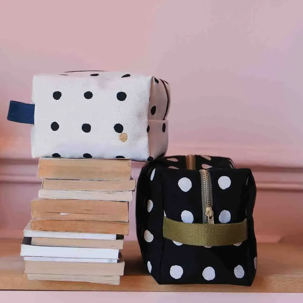 Pochettes - Trousse de toilette Mia Caviar L 23 x 28 x 10 - LA CERISE SUR LE GATEAU