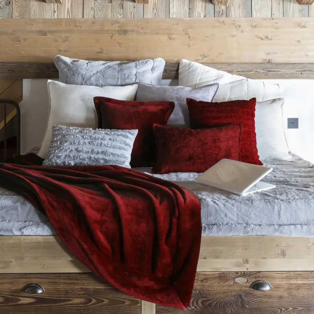 Throw blankets - Tender Throw Blanket Rubis 150 X 200 - MAISON VIVARAISE - SDE VIVARAISE WINKLER