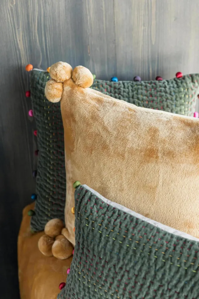 Coussins - Coussin Tender pompons Ocre 45 x 45 - MAISON VIVARAISE - SDE VIVARAISE WINKLER