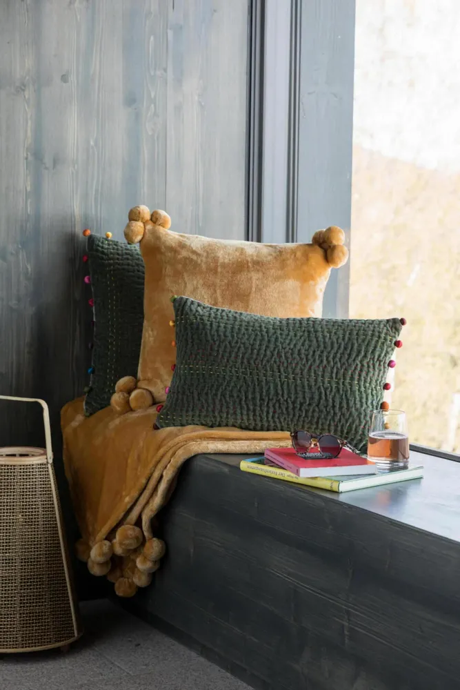 Coussins - Coussin Tender pompons Ocre 45 x 45 - MAISON VIVARAISE - SDE VIVARAISE WINKLER