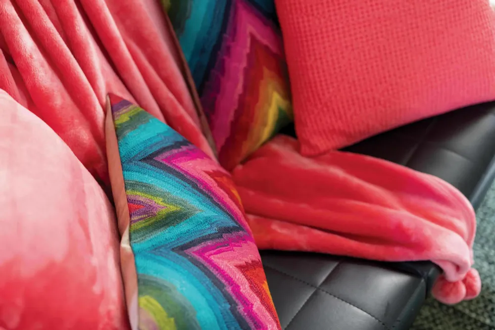 Throw blankets - Throw Tender Pompoms Malabar 130 X 170 - MAISON VIVARAISE - SDE VIVARAISE WINKLER