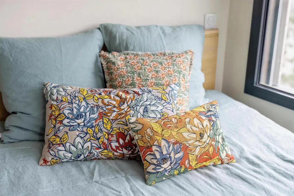 Coussins - Coussin Alba brodé Multico 40 x 65 - MAISON VIVARAISE - SDE VIVARAISE WINKLER