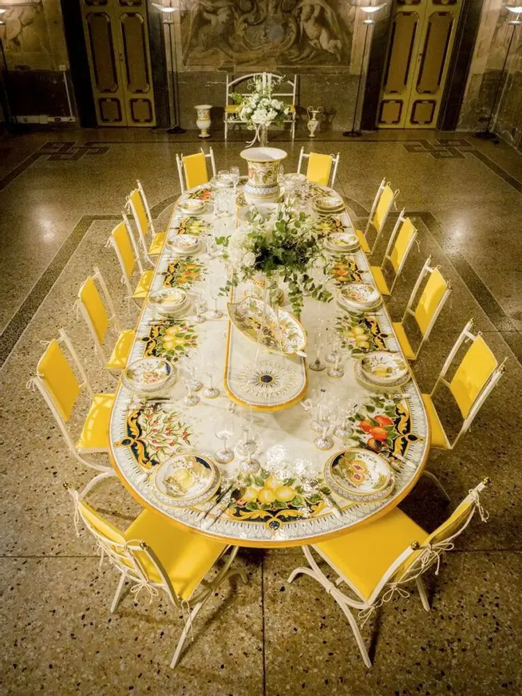 Tables Salle à Manger - Table en pierre volcanique - CERAMICARTE DERUTA