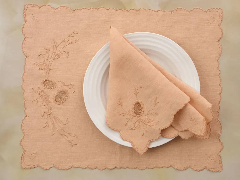 Table linen - Cutwork embroidery - DREAMSPACES