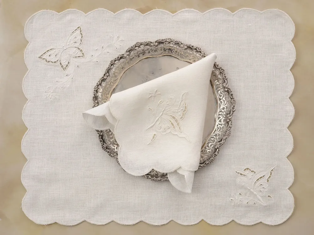 Table linen - Cutwork embroidery - DREAMSPACES