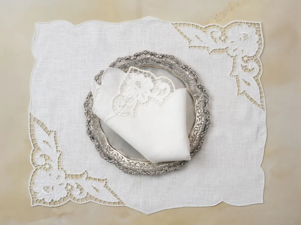 Table linen - Cutwork embroidery - DREAMSPACES