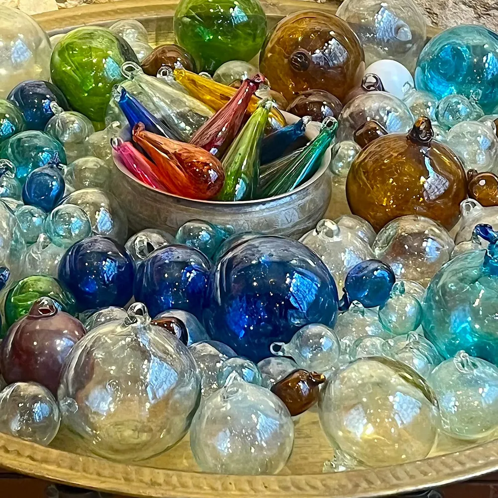 Outdoor decorative accessories - RECYCLED GLASS BALL - LA MAISON DAR DAR