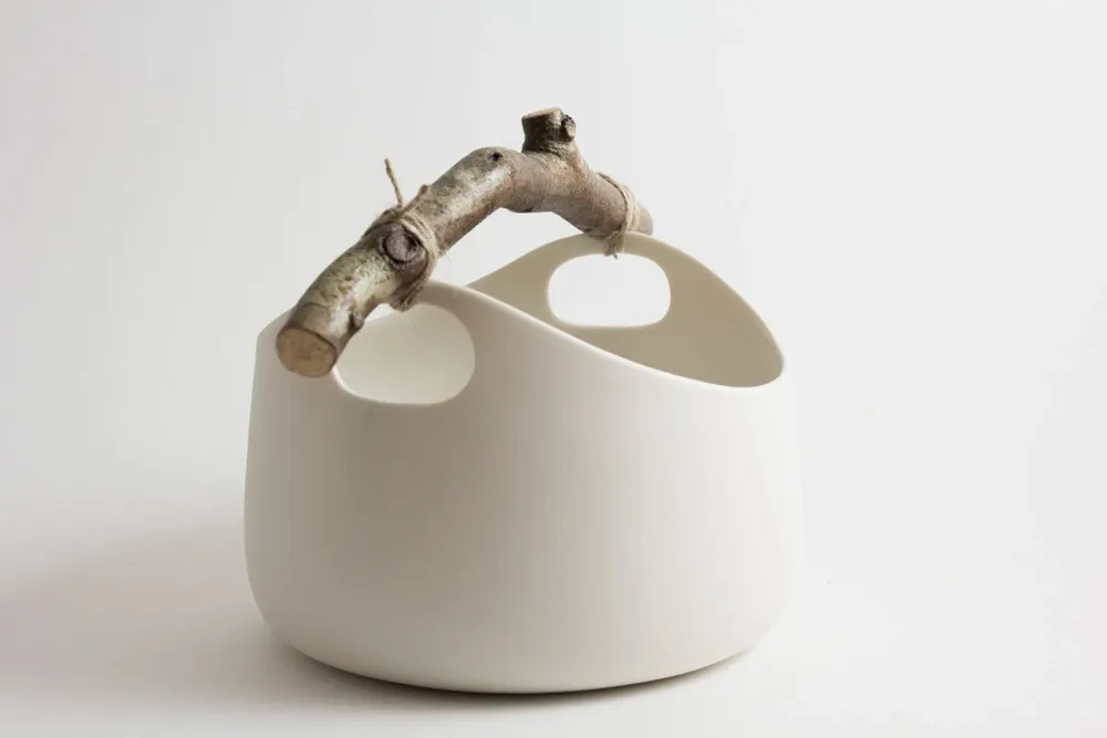 Plats et saladiers - Saladier avec anse en bois - BÉRANGÈRE CÉRAMIQUES