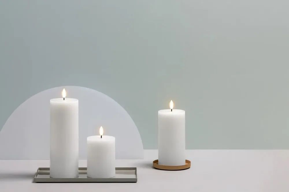 Éclairage LED - (NEW) Basic Colours Melted Pillar Candles Silk - MOODS & MORE