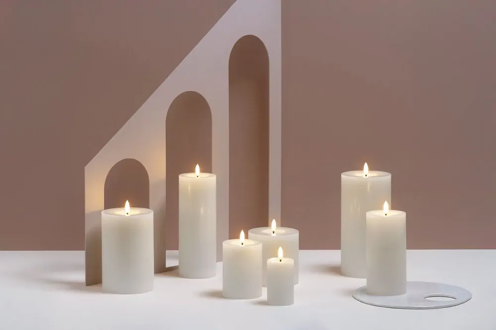 Éclairage LED - (NEW) Basic Colours Melted Pillar Candles Silk - MOODS & MORE