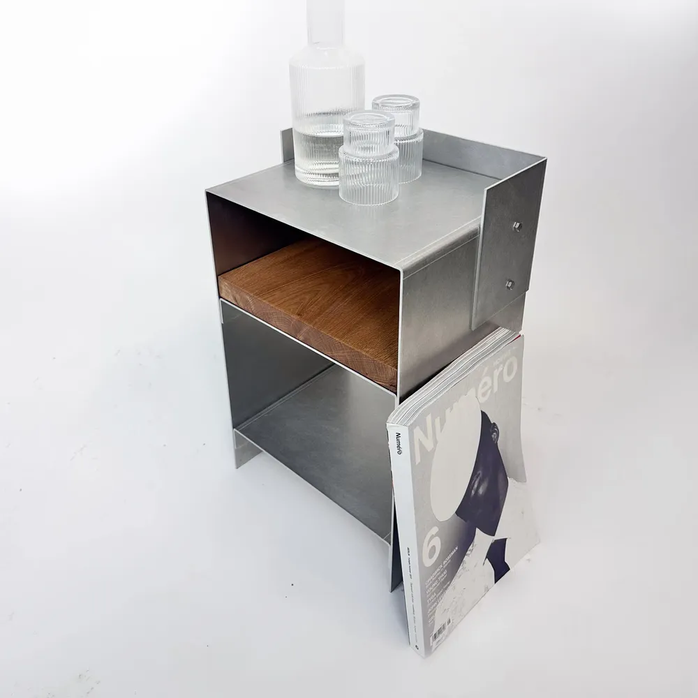 Tables pour hôtels - Table d'appoint en aluminium mat et bois de chêne - CASE STUDIOS