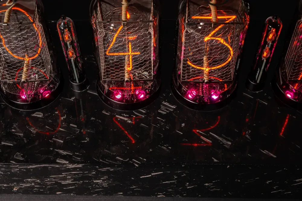 Clocks - Nixie clock: The ZIN70 forged full black carbon - NIXIEFAB FRANCE