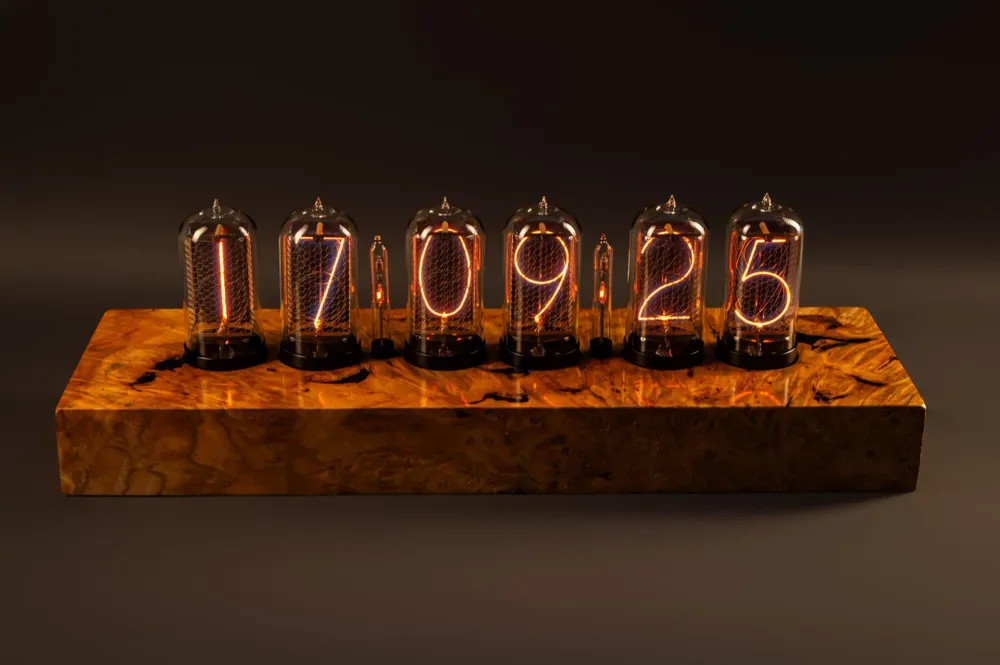 Clocks - Nixie ZIN70 Clock: The Poplar Magnifying Glass - NIXIEFAB FRANCE