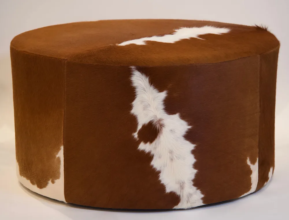Poufs - Grand pouf circulaire en peau de vache - ECUIRA