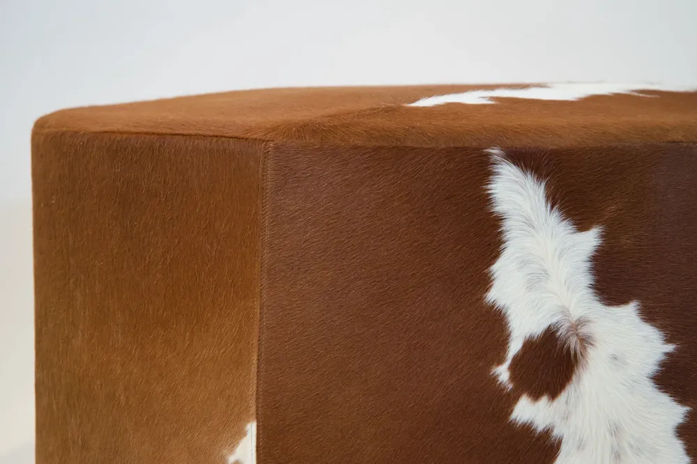 Poufs - Grand pouf circulaire en peau de vache - ECUIRA