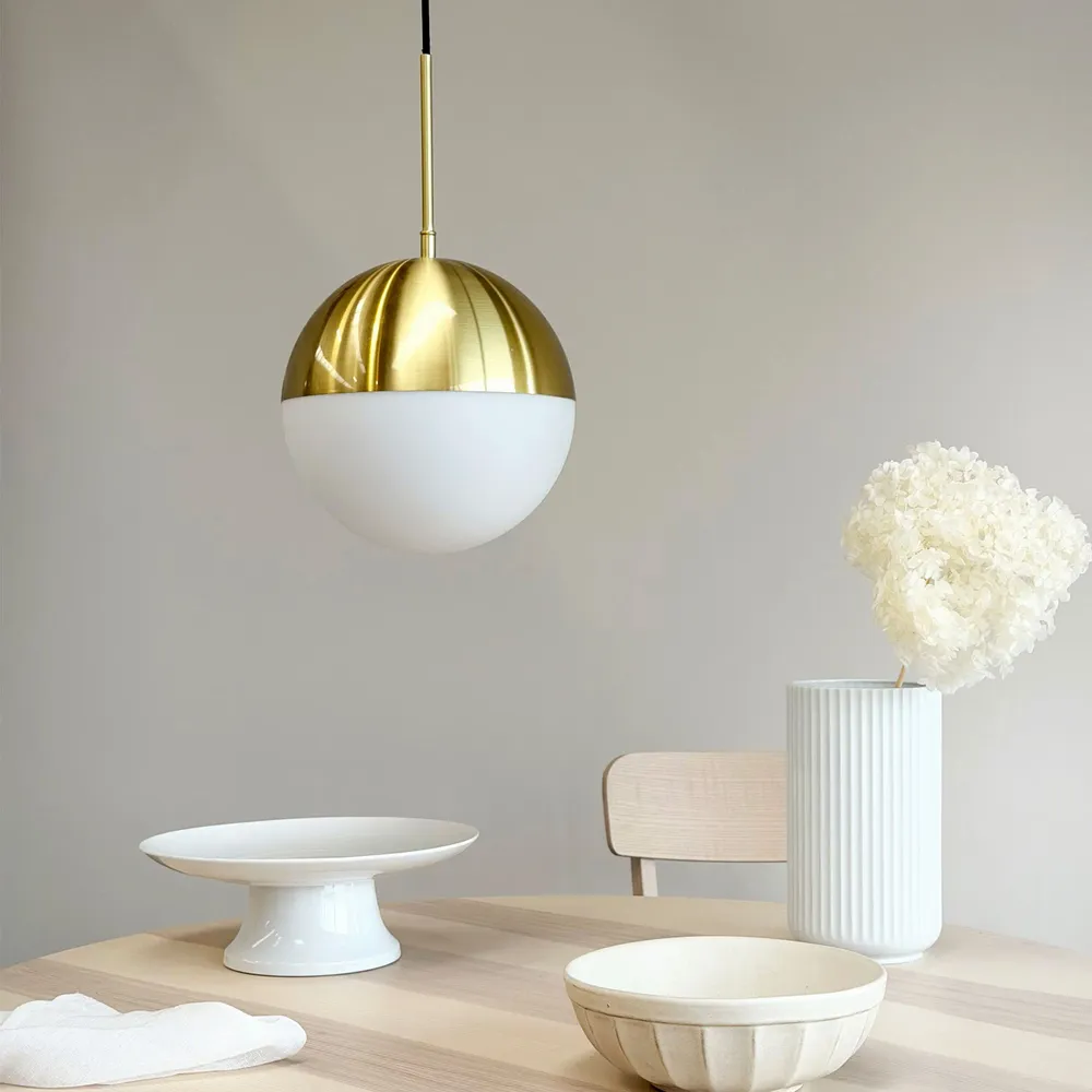 Suspensions - Lampe suspendue Nova D25 opale/laiton - DYBERG LARSEN