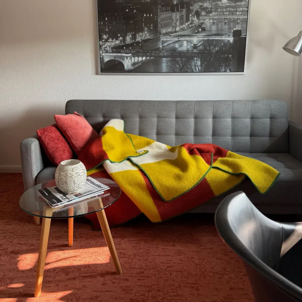 Plaids - Plaid couverture en laine, Carré Tricolore Piment Moutarde Épicé - WOOL ONLY BY JOWOLLINA