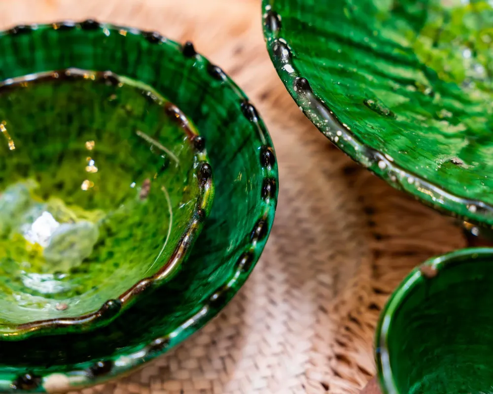 Objets de décoration - Coupelle artisanale en verre vert soufflé - ATLAS ART MINERALS