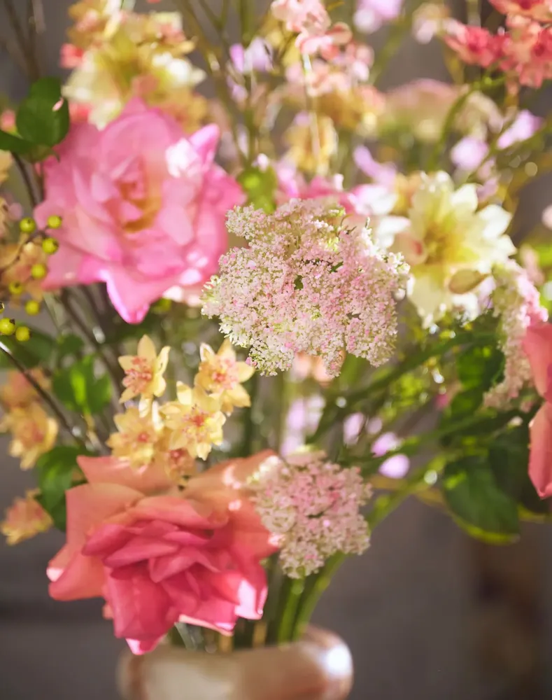 Floral decoration - Artificial roses, like you never seen before! - SILK-KA BV