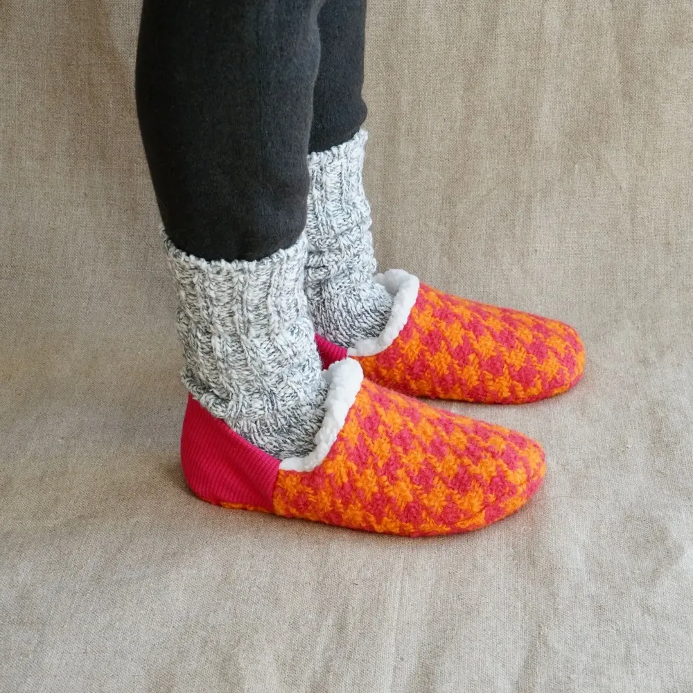 Socks - JAPAN MADE Reversible room shoes / Roving Houndstooth × Sheep Boa - MERIPPA